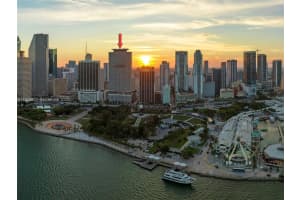 50 Biscayne Blvd 3107, Miami