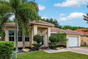 13946 S Cypress Cove Cir, Davie