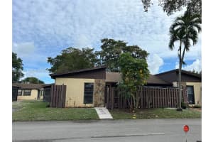 534 Briarwood Cir 1-48 Hollywood, FL 33024 - MLS#A11923208