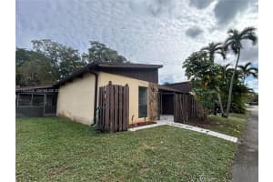 534 Briarwood Cir 1-48 Hollywood, FL 33024 - MLS#A11923208