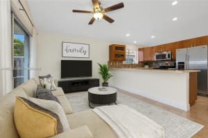 113 Danielle Ct, Weston