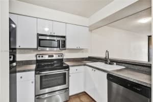 15555 N Miami Lakeway N 207, Miami Lakes 15555 N Miami Lakeway N 207, Miami Lakes