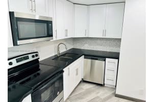 800 Parkview Dr APT 612, Hallandale Beach, FL 33009, - MLS#A11923364