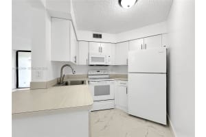 211 Lake Pointe Dr APT 111, Oakland Park, FL 33309, - MLS#A11923434