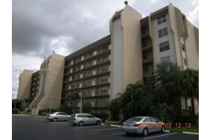 3150 W Rolling Hills Cir 202, Davie