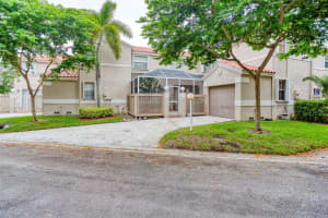 10935 Neptune Dr, Cooper City