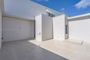 92 Sw 3rd St 5204, Miami