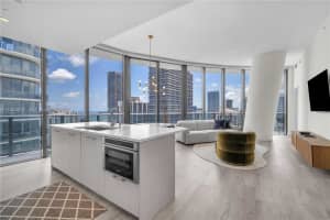 55 Sw 9th St 4403, Miami