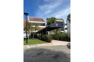 200 Lakeview Dr 311, Weston