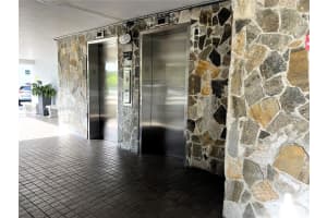 4800 Hillcrest Ln 408 Hollywood, FL 33021 - MLS#A11923734