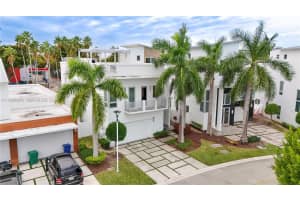 8340 Nw 33 Terrace Doral, FL 33122 - MLS#A11923878