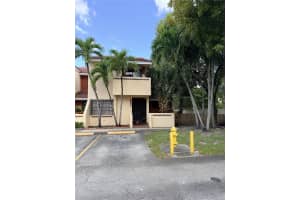 17982 Nw 68th Ave 11-c, Hialeah