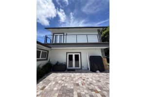 755 N Crescent Dr B, Hollywood