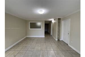 6930 Miami Gardens Dr 1-307, Hialeah