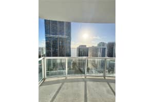 1060 Brickell Ave 3705, Miami