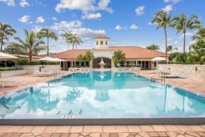 20000 E Country Club Dr 302, Aventura