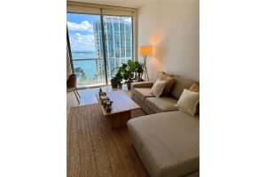 1060 Brickell Ave 2707, Miami