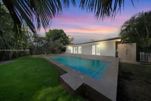 850 N Venetian Dr 0, Miami