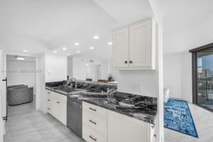 4000 Towerside Terrace APT 1807, Miami, FL 33138, - MLS#A11924395