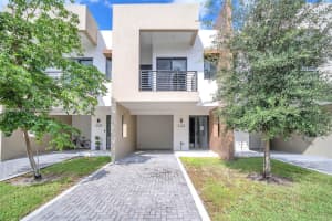 N Oak Pl, Dania Beach, FL 33314, - MLS#A11924478