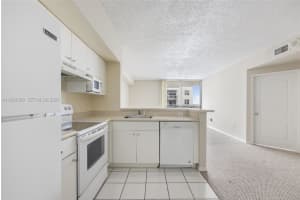 5085 NW 7th St, Miami, FL 33126, - MLS#A11924806