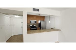 8180 Geneva Ct 319, Doral