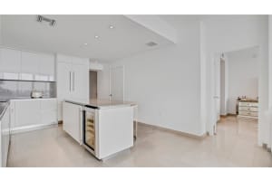 88 SW 7th St Apt 2008, Miami, FL 33130, - MLS#A11924983