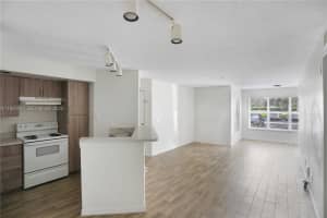 417 Vista Isles Dr APT 2315, Plantation, FL 33325, - MLS#A11925017