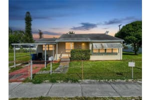 761 Nw 74th St, Miami