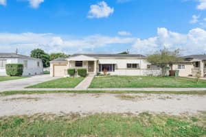 355 W 54th St Hialeah, FL 33012 - MLS#A11925088