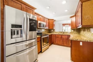 5127 Nw 102nd Ct 5127 Doral, FL 33178 - MLS#A11925115