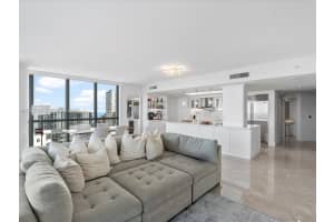 1331 Brickell Bay Dr 1811 Miami, FL 33131 - MLS#A11925134