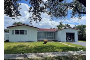 10324 Nw 3rd St, Plantation