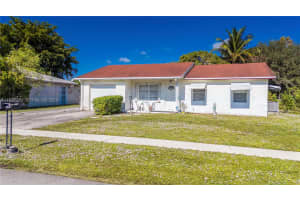 8221 Sw 10th St North Lauderdale, FL 33068 - MLS#A11925231