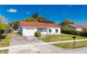 8221 Sw 10th St North Lauderdale, FL 33068 - MLS#A11925231