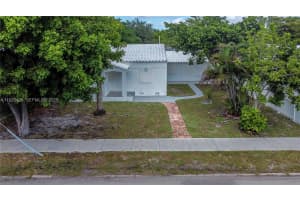 2015 Washington St Hollywood, FL 33020 - MLS#A11925425