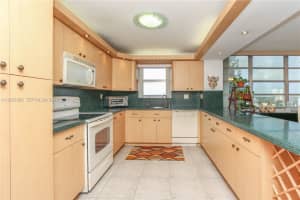 2780 Ne 183rd St 901 Aventura, FL 33160 - MLS#A11925580