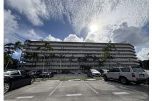 1750 Ne 191st St 829-4, Miami