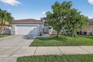1535 Sw 187th Ave, Pembroke Pines