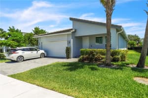 4242 Rosa Dr, Deerfield Beach