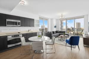 90 Sw 3rd St 1512, Miami