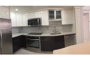 3731 N Country Club Dr 623, Aventura