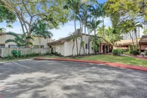 531 Leslie Dr Hallandale Beach, FL 33009 - MLS#A11926081