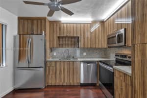 302 Lakeview Dr 105 Weston, FL 33326 - MLS#A11926139