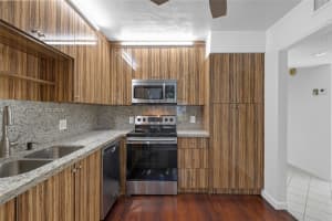 302 Lakeview Dr 105 Weston, FL 33326 - MLS#A11926139