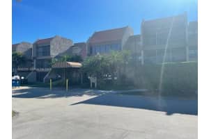 240 Lakeview Dr 312, Weston