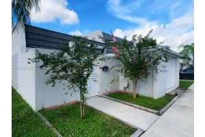 19066 Bobolink Dr, Hialeah