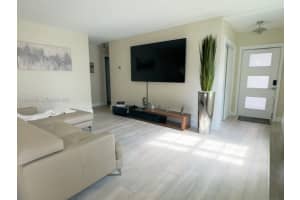 19066 Bob-O-Link Dr, Hialeah, FL 33015, - MLS#A11926239