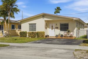 10551 Sw 27th St Miami, FL 33165 - MLS#A11926258