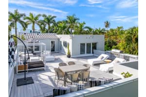 2729 N Bay Rd Miami Beach, FL 33140 - MLS#A11926266